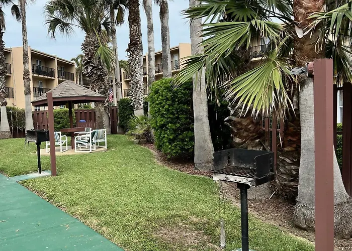 1St Floor 2 Bd 2 Ba Condo W Beach View& Pool