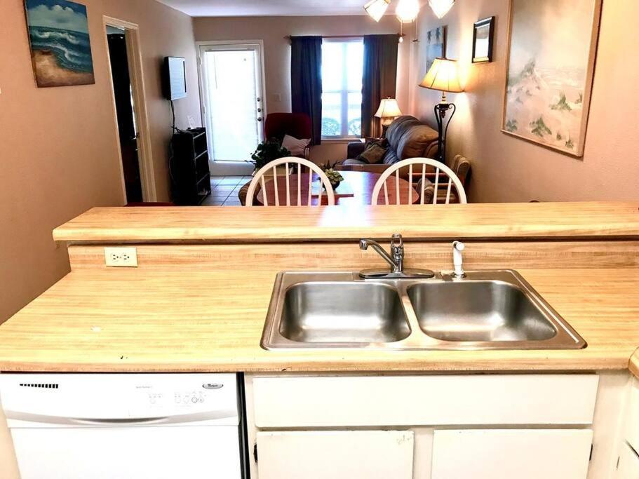 Holiday home 1st Floor 2 Bd 2 Ba W View& Pool